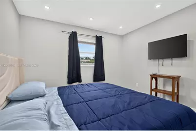 241 NE 45th St, Deerfield Beach, FL 33064 - Photo 23