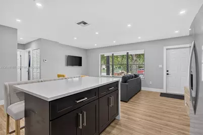 241 NE 45th St, Deerfield Beach, FL 33064 - Photo 17