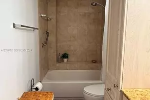 8363 Lake Dr, Doral, FL 33166 - Photo 29