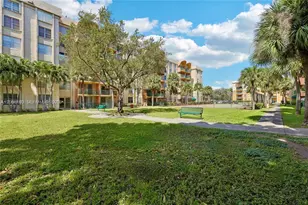 9360 Fontainebleau Blvd, Miami, FL 33172 - Photo 15