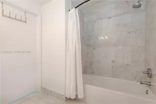 253 NE 2nd St, Miami, FL 33132 - Photo 17