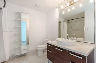 253 NE 2nd St, Miami, FL 33132 - Photo 7