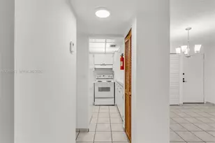 210 Fontainebleau Blvd, Miami, FL 33172 - Photo 9