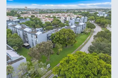 210 Fontainebleau Blvd #410, Miami, FL 33172 - Photo 29