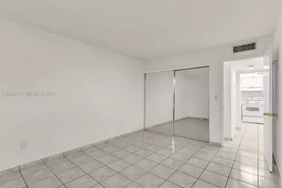 210 Fontainebleau Blvd #410, Miami, FL 33172 - Photo 17