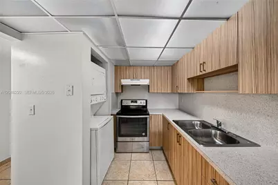 10000 NW 80th Ct #2432, Hialeah Gardens, FL 33016 - Photo 9