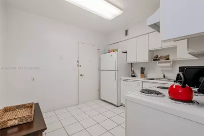 5700 Collins Ave #12D, Miami Beach, FL 33140 - Photo 11