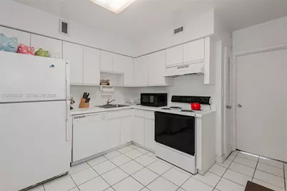 5700 Collins Ave #12D, Miami Beach, FL 33140 - Photo 13