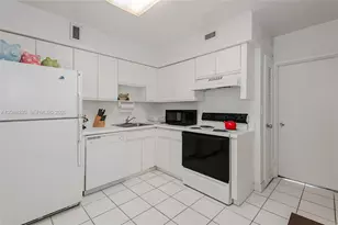 5700 Collins Ave, Miami Beach, FL 33140 - Photo 13