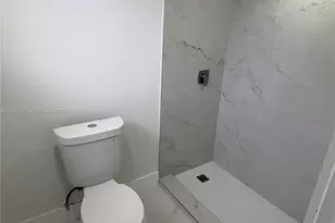 595 E 8th St, Hialeah, FL 33010 - Photo 11