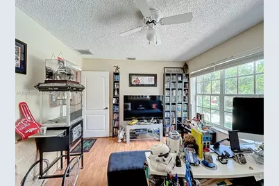 1342 NW 195th Ave, Pembroke Pines, FL 33029 - Photo 35