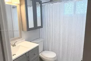 1030 SW 11th St, Hallandale Beach, FL 33009 - Photo 15