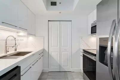 2000 N Bayshore Dr #619, Miami, FL 33137 - Photo 9