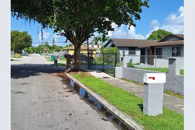 432 NW 15th St, Florida City, FL 33034 - Photo 9