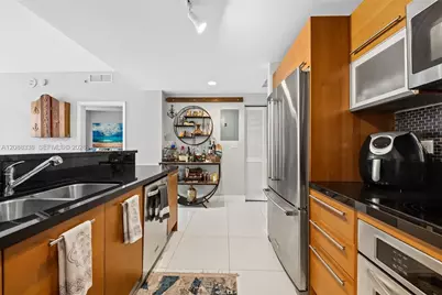 253 NE 2nd St #2501, Miami, FL 33132 - Photo 3