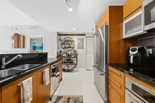 253 NE 2nd St, Miami, FL 33132 - Photo 3