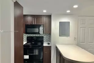 8870 Fontainebleau Blvd, Miami, FL 33172 - Photo 5