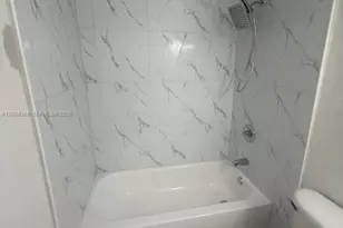 4550 NW 9th St, Miami, FL 33126 - Photo 21