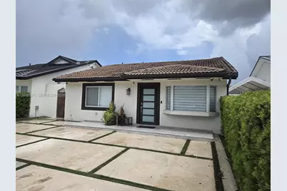 9085 NW 117th St, Hialeah Gardens, FL 33018 - Photo 3