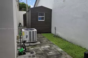9085 NW 117th St, Hialeah Gardens, FL 33018 - Photo 9