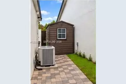 9085 NW 117th St, Hialeah Gardens, FL 33018 - Photo 13