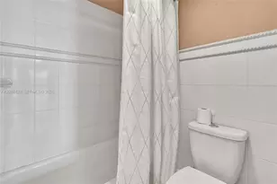 20400 W Country Club Dr, Aventura, FL 33180 - Photo 13