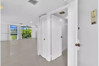 20400 W Country Club Dr #315, Aventura, FL 33180 - Photo 7