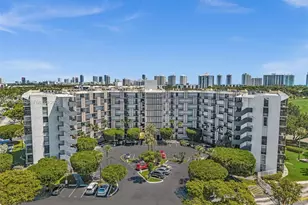 20400 W Country Club Dr, Aventura, FL 33180 - Photo 29