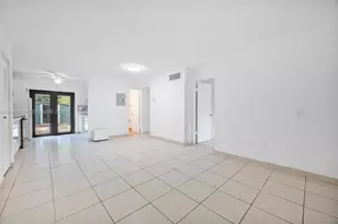 2710 W 60th Pl, Hialeah, FL 33016 - Photo 11