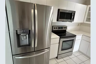 5372 W 4th Ln, Hialeah, FL 33012 - Photo 9
