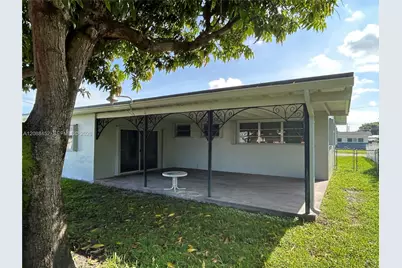 5372 W 4th Ln, Hialeah, FL 33012 - Photo 5