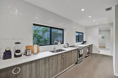 1064 NE 97th St, Miami Shores, FL 33138 - Photo 11