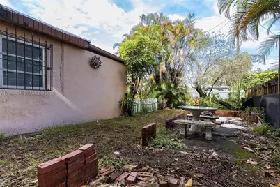 4070 NW 6th St, Miami, FL 33126 - Photo 37