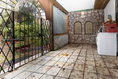 4070 NW 6th St, Miami, FL 33126 - Photo 5