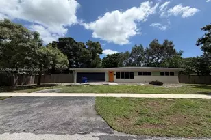 252 SW 61st Ave, Plantation, FL 33317 - Photo 1
