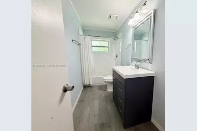 252 SW 61st Ave, Plantation, FL 33317 - Photo 17