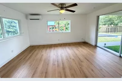 252 SW 61st Ave, Plantation, FL 33317 - Photo 9