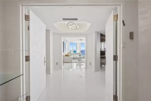 2711 S Ocean Dr, Hollywood, FL 33019 - Photo 1