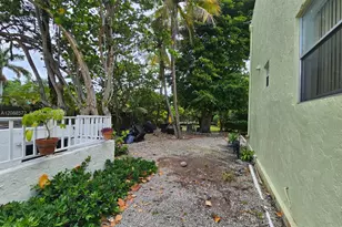 520 NE 38th St, Miami, FL 33137 - Photo 9