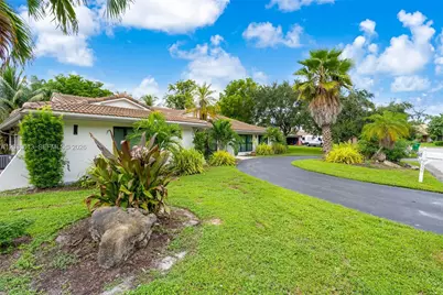 9900 NW 14th Ct, Coral Springs, FL 33071 - Photo 3