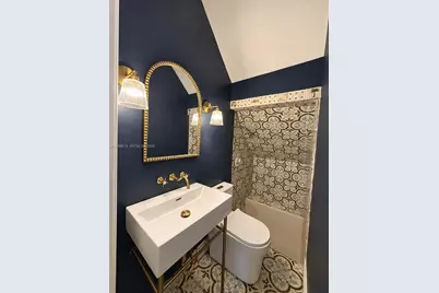 327 W 28th St, Miami Beach, FL 33140 - Photo 5