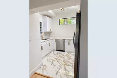 327 W 28th St, Miami Beach, FL 33140 - Photo 19