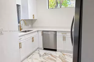327 W 28th St, Miami Beach, FL 33140 - Photo 19