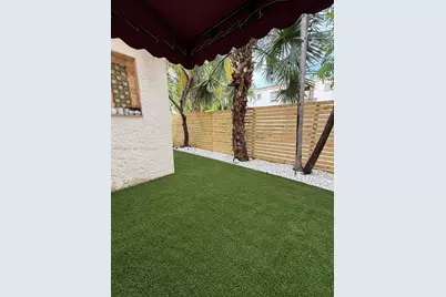 327 W 28th St, Miami Beach, FL 33140 - Photo 11