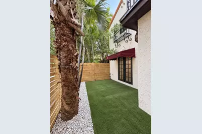327 W 28th St, Miami Beach, FL 33140 - Photo 13