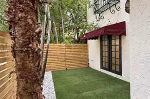 327 W 28th St, Miami Beach, FL 33140 - Photo 13