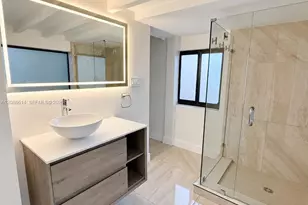 327 W 28th St, Miami Beach, FL 33140 - Photo 25