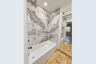 327 W 28th St, Miami Beach, FL 33140 - Photo 17