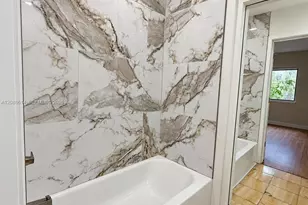 327 W 28th St, Miami Beach, FL 33140 - Photo 17