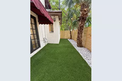 327 W 28th St, Miami Beach, FL 33140 - Photo 9